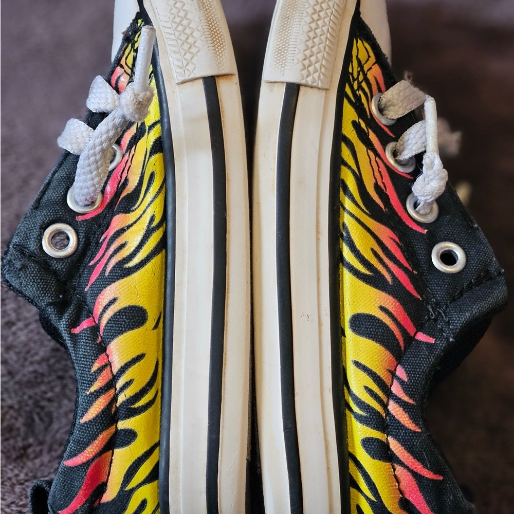 ❌SOLD❌
Converse Shoes All Star Chuck Taylors Flames Fire Sneakers Toddler 7 - Picture 3 of 8